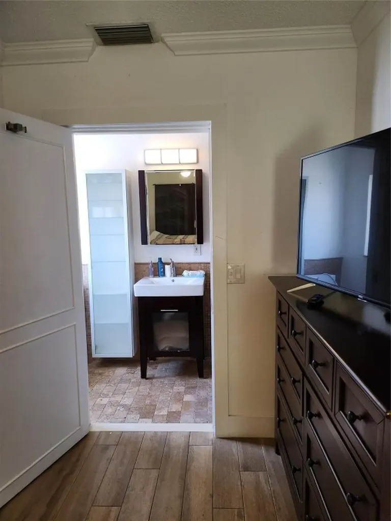 4610 NE 3rd Avenue Fort Lauderdale FL 33334