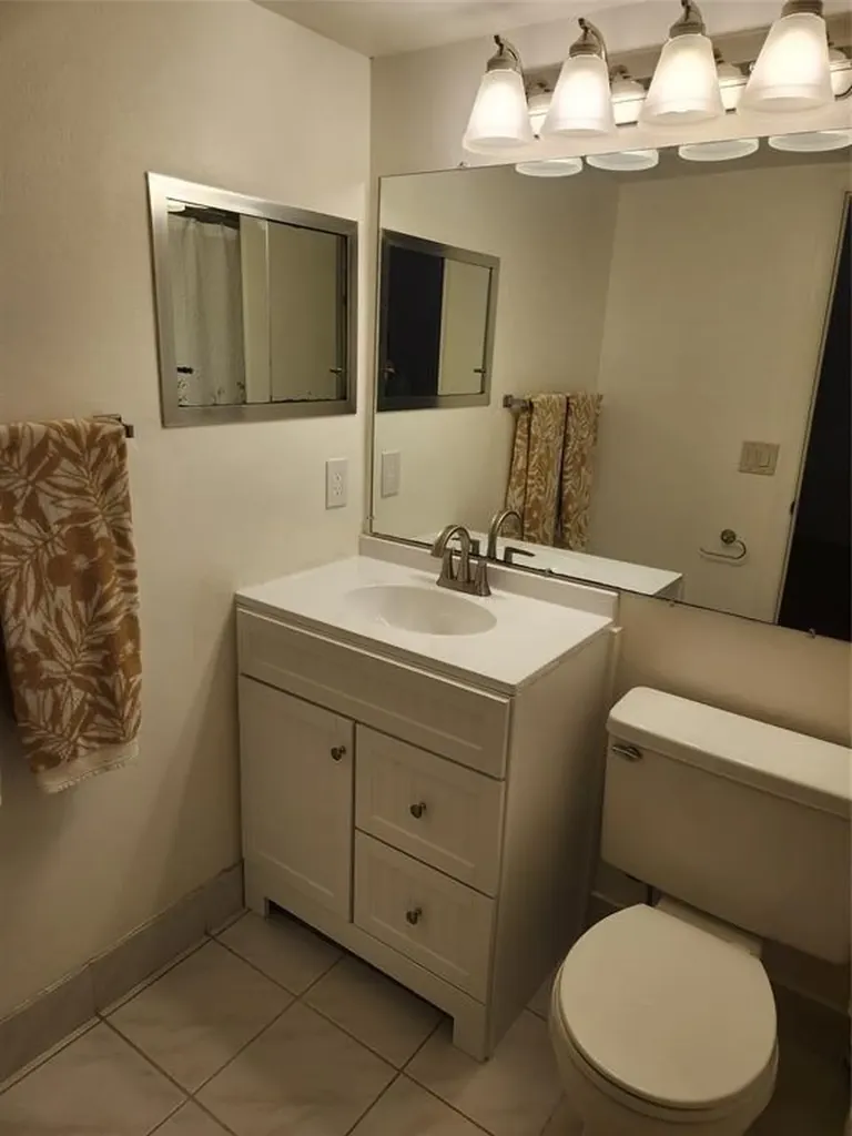 218 Farnham J Deerfield Beach FL 33442