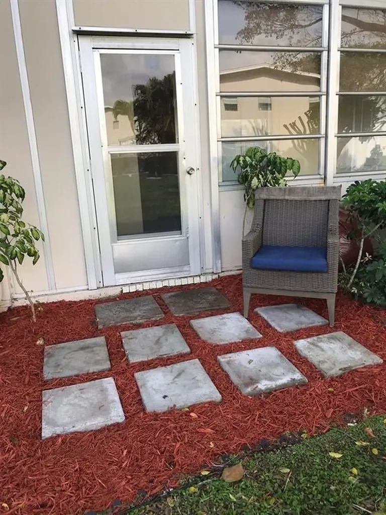 218 Farnham J Deerfield Beach FL 33442
