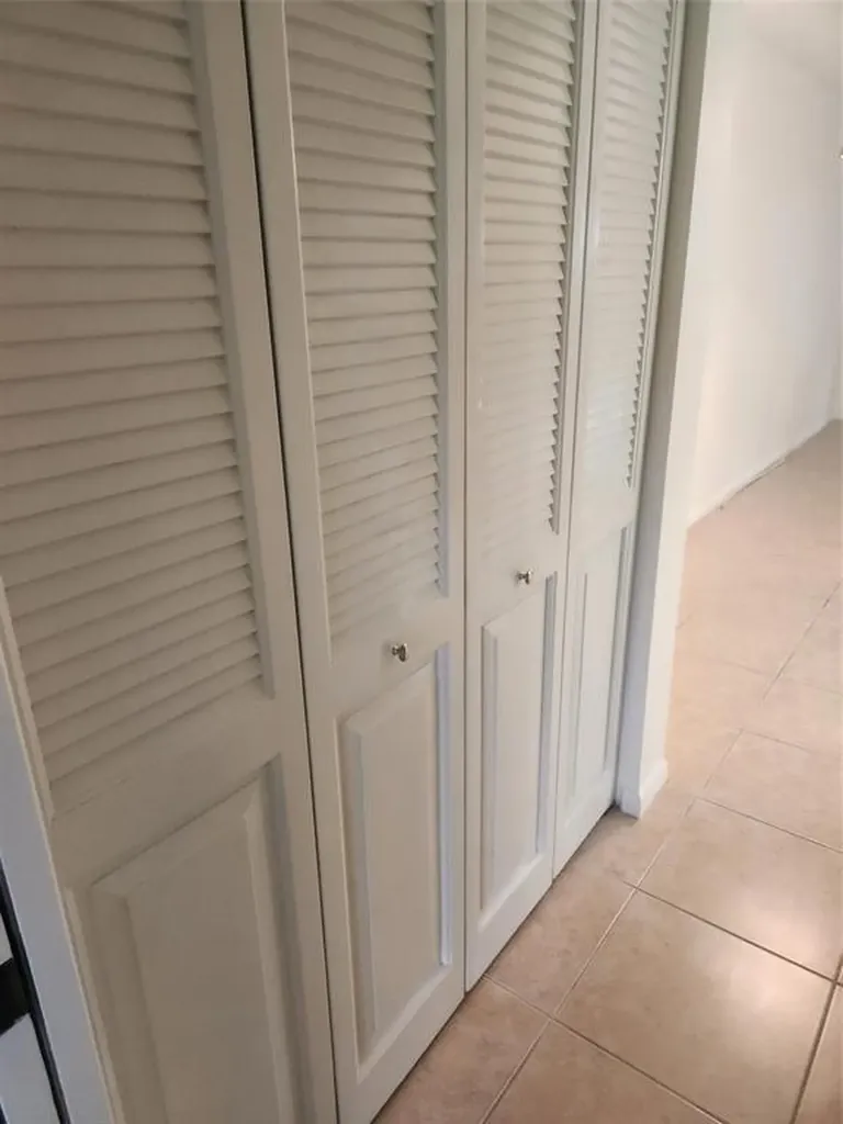 218 Farnham J Deerfield Beach FL 33442