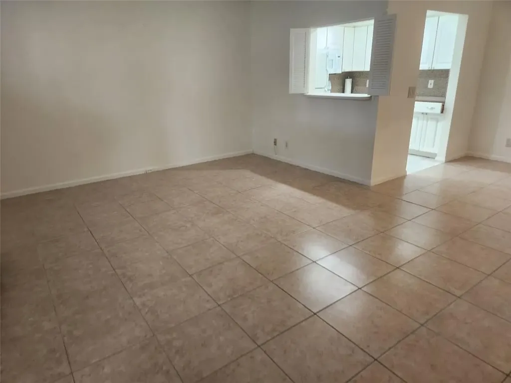 218 Farnham J Deerfield Beach FL 33442