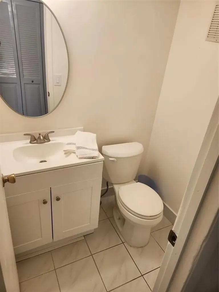 218 Farnham J Deerfield Beach FL 33442