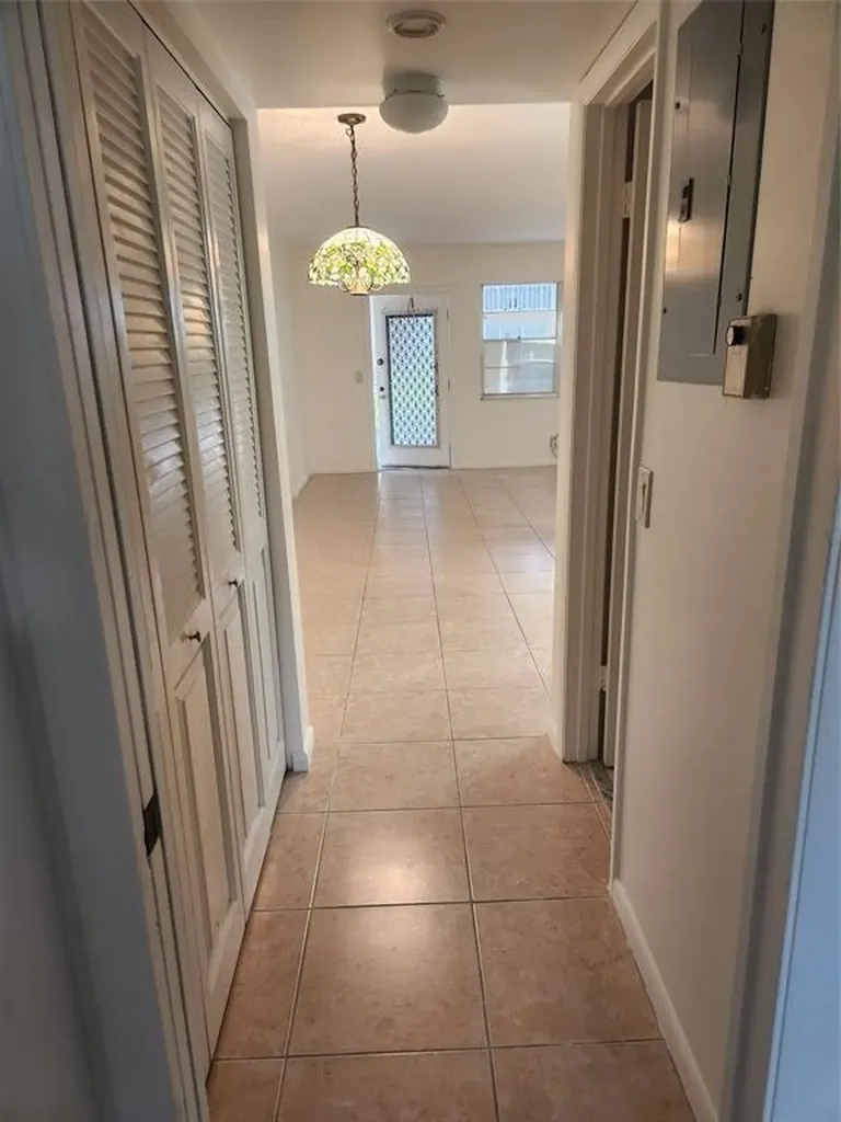 218 Farnham J Deerfield Beach FL 33442