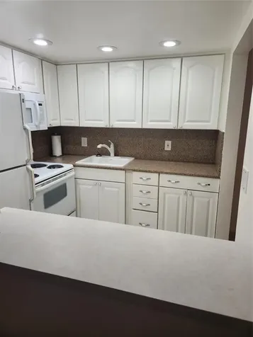 218 Farnham J Deerfield Beach FL 33442
