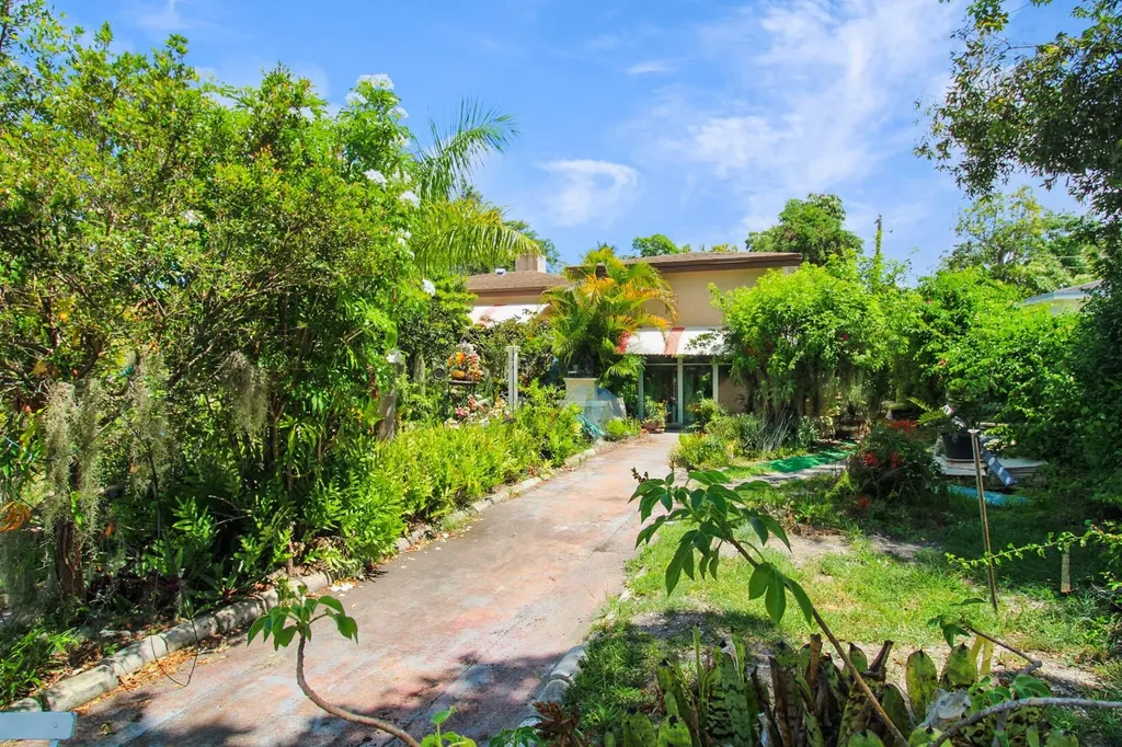 710 NE 139th Street North Miami FL 33161