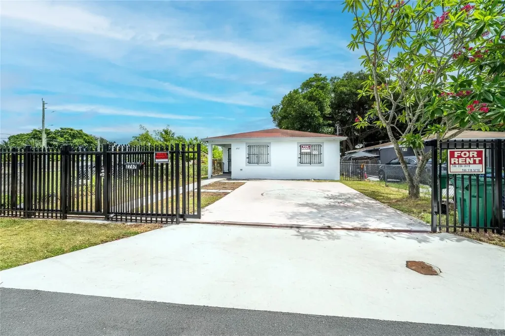 2767 NW 48th Street Miami FL 33142