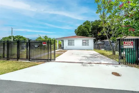 2767 NW 48th Street Miami FL 33142