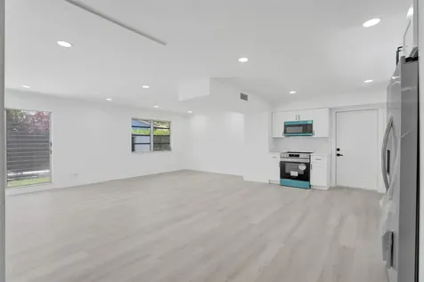 4017 NE 18th Avenue Oakland Park FL 33334