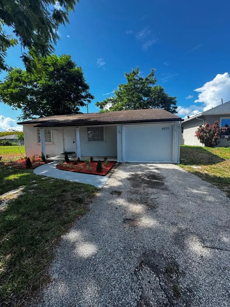 4577 Clinton Boulevard Lake Worth FL 33463