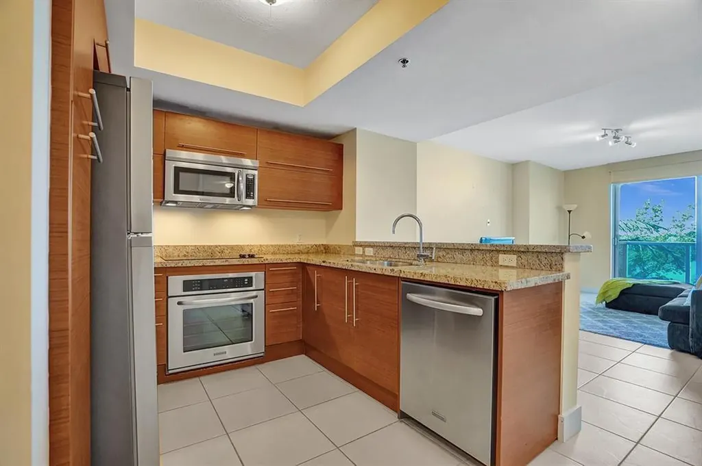 2641 N Flamingo Road Sunrise FL 33323
