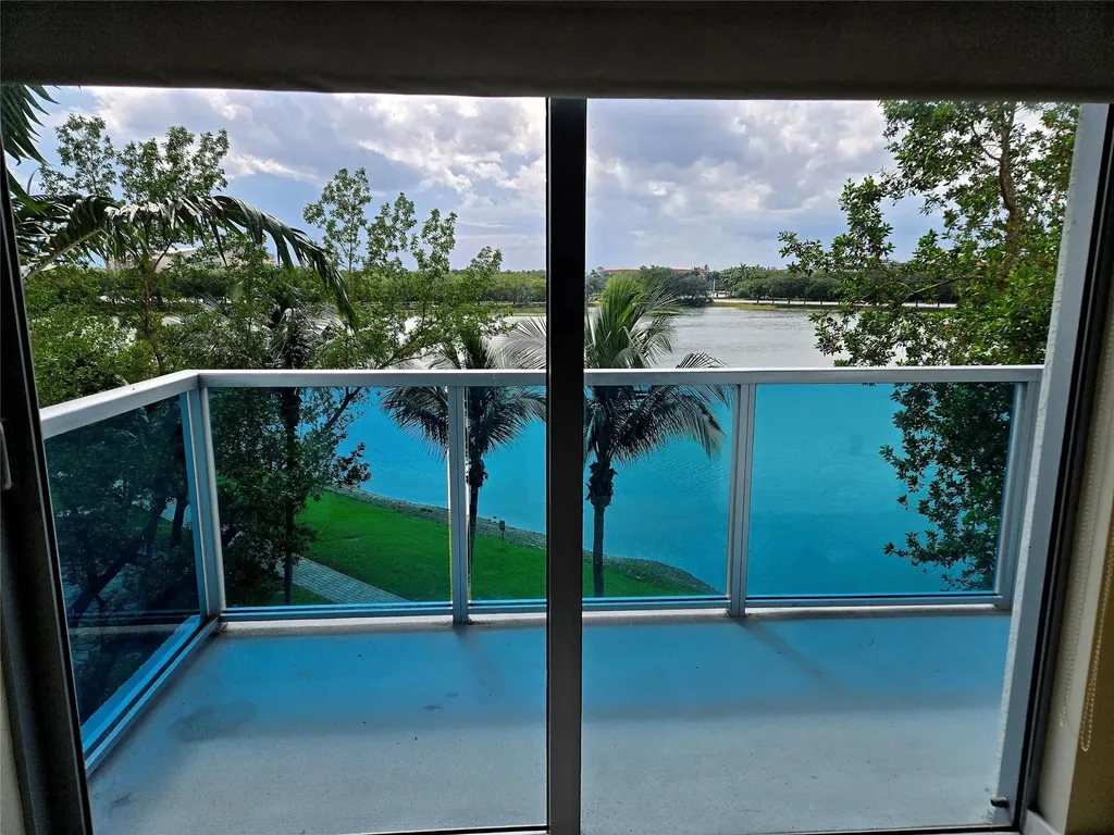 2641 N Flamingo Road Sunrise FL 33323