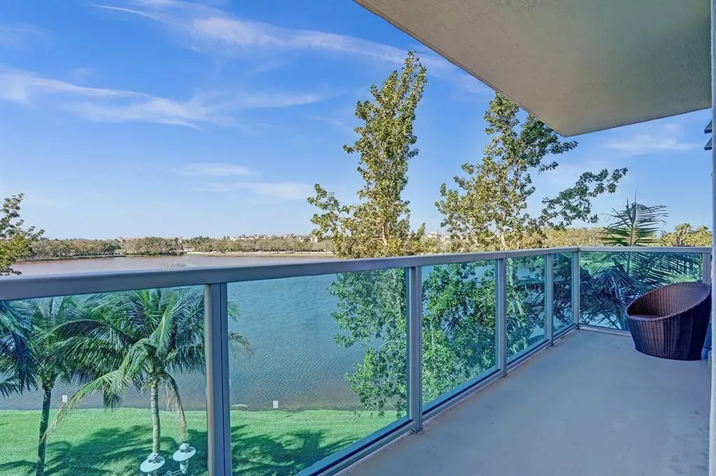 2641 N Flamingo Road Sunrise FL 33323