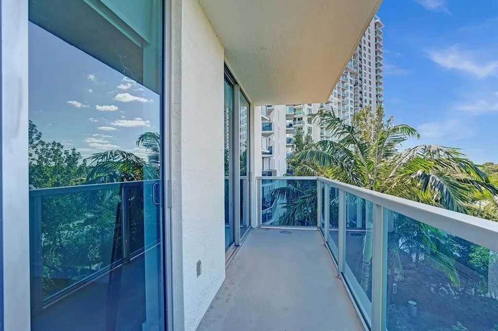 2641 N Flamingo Road Sunrise FL 33323