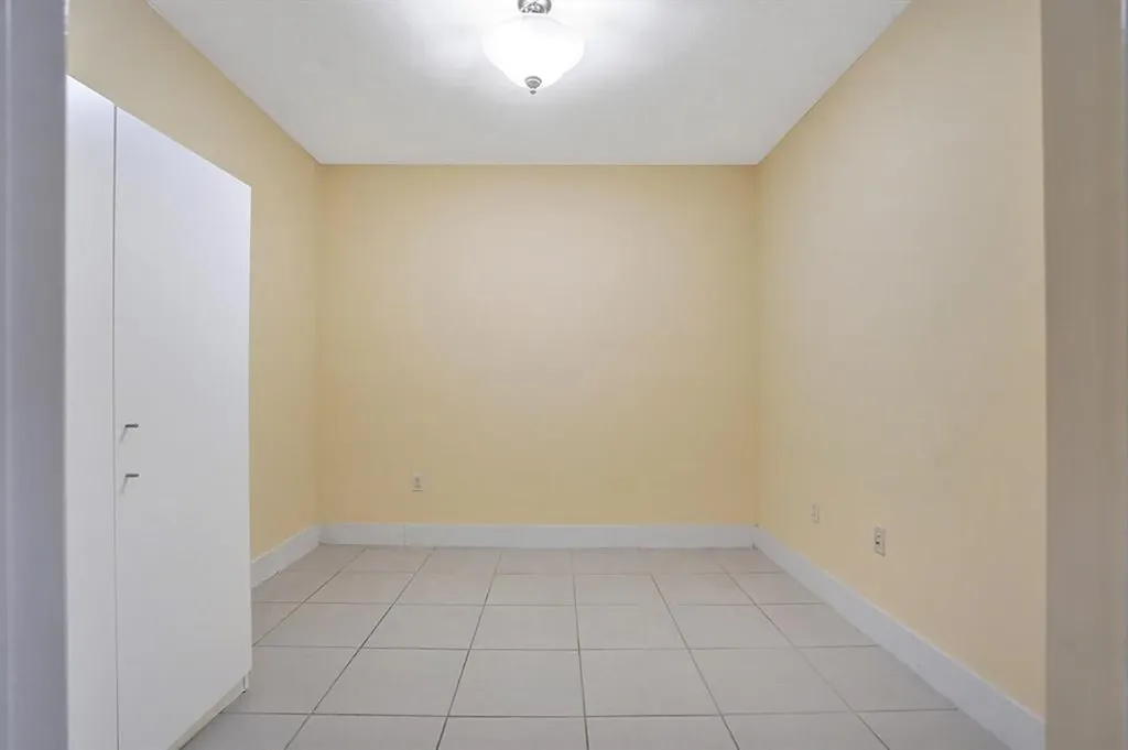 2641 N Flamingo Road Sunrise FL 33323