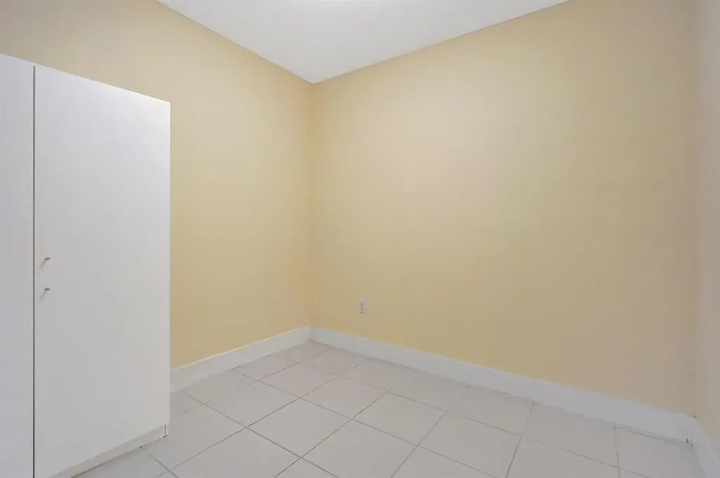 2641 N Flamingo Road Sunrise FL 33323
