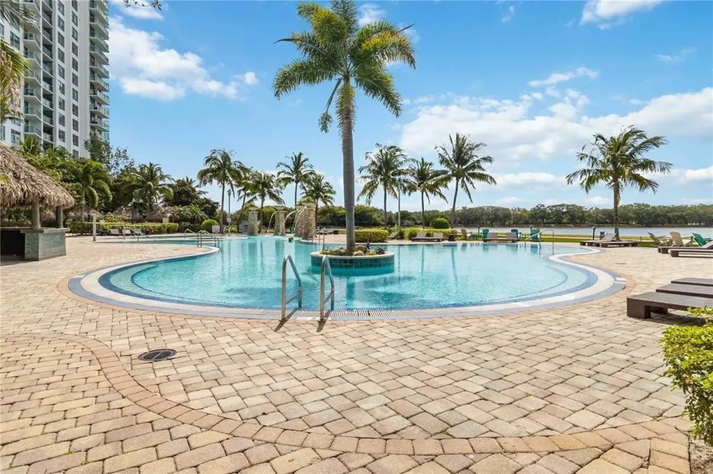 2641 N Flamingo Road Sunrise FL 33323