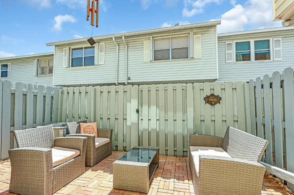 1869 NE 15th Avenue Fort Lauderdale FL 33305
