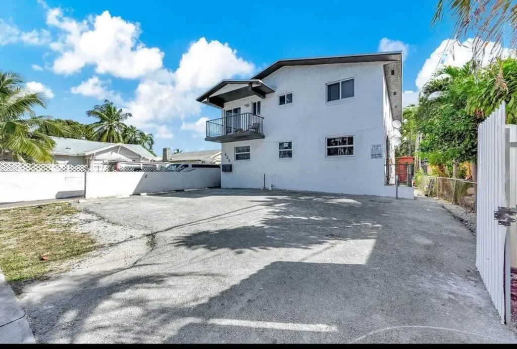 429 NW 10th Avenue Miami FL 33128