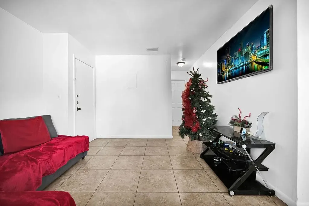 429 NW 10th Avenue Miami FL 33128