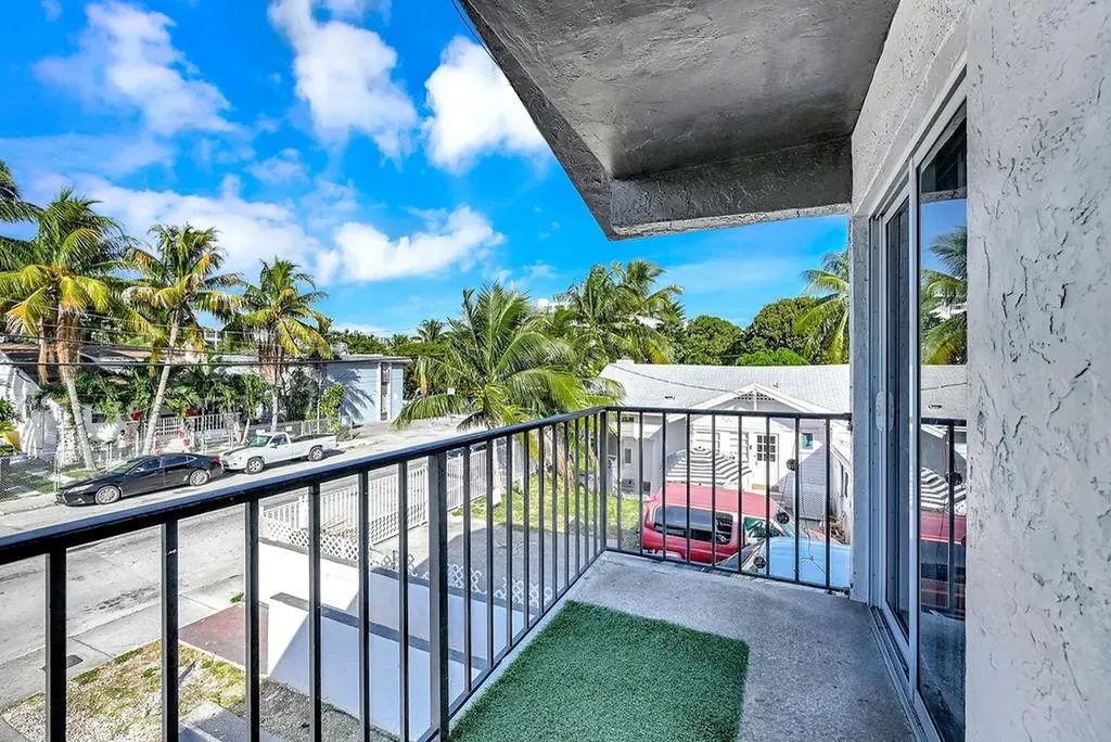 429 NW 10th Avenue Miami FL 33128