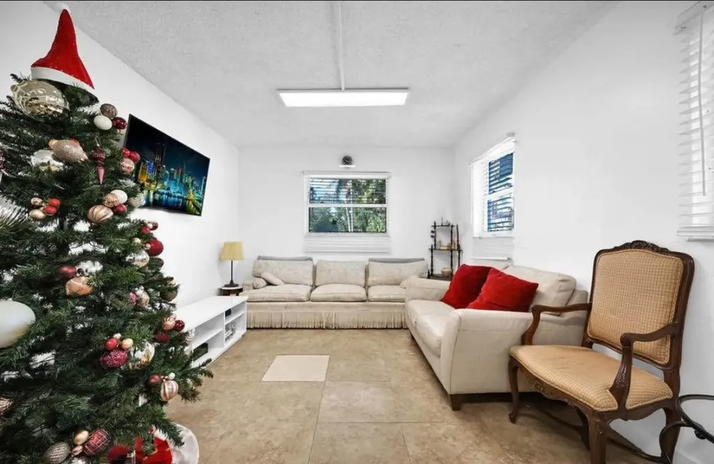 429 NW 10th Avenue Miami FL 33128