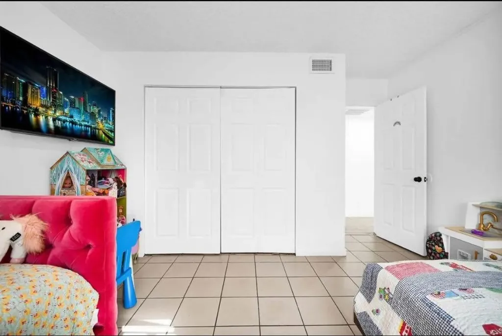 429 NW 10th Avenue Miami FL 33128