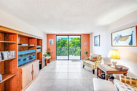 2860 Somerset Drive Lauderdale Lakes FL 33311