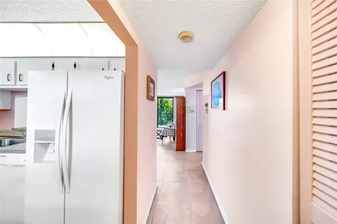 2860 Somerset Drive Lauderdale Lakes FL 33311