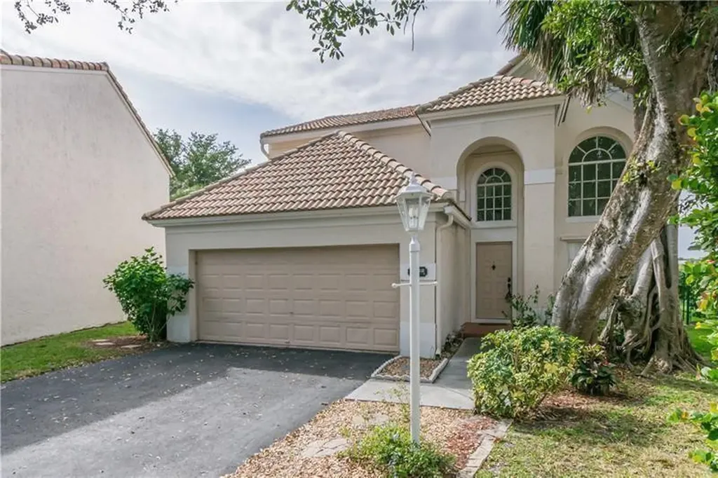 7722 Hibiscus Lane Coral Springs FL 33065