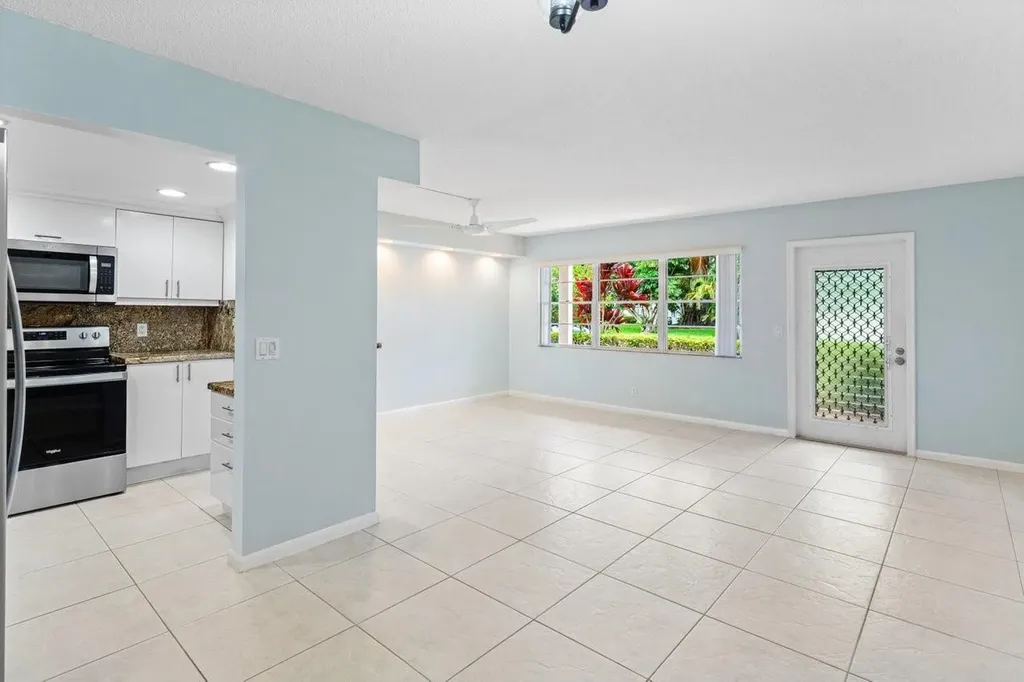 1084 Harwood F Deerfield Beach FL 33442