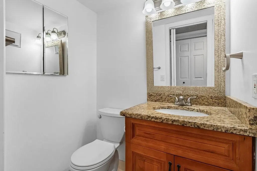 1084 Harwood F Deerfield Beach FL 33442