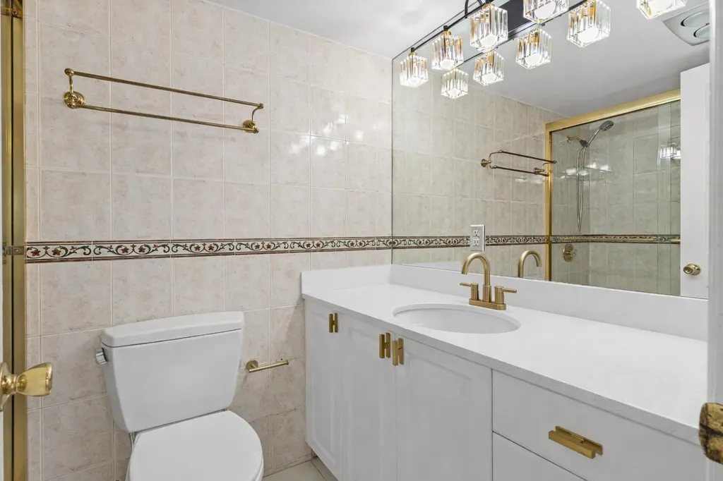 1084 Harwood F Deerfield Beach FL 33442