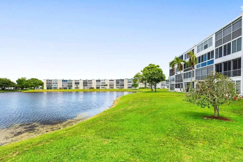 1084 Harwood F Deerfield Beach FL 33442