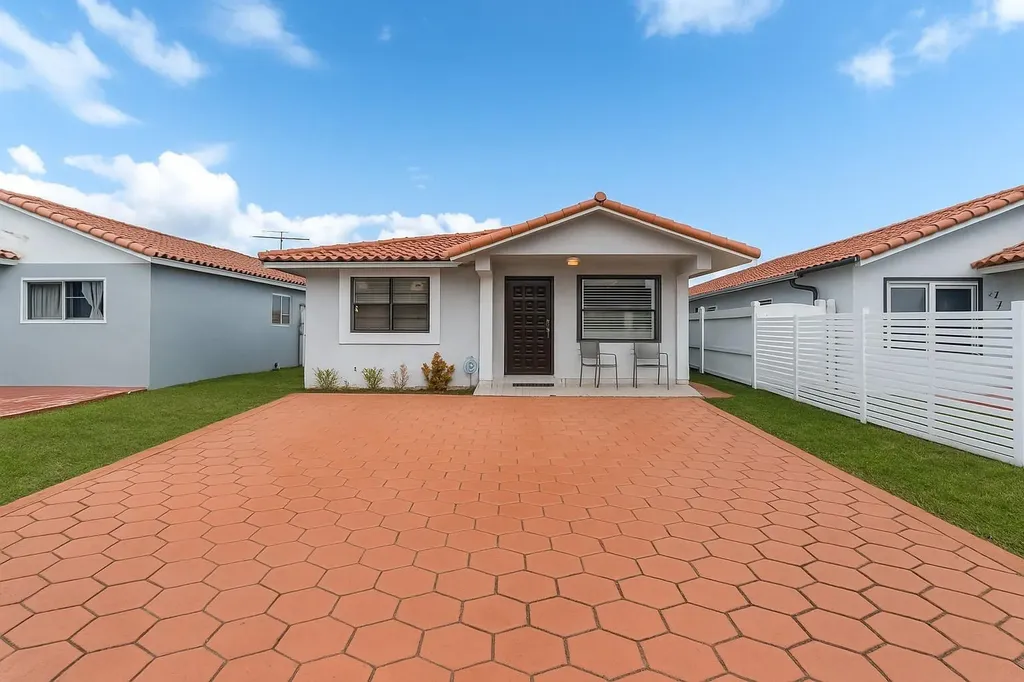 6562 W 22nd Court Hialeah FL 33016