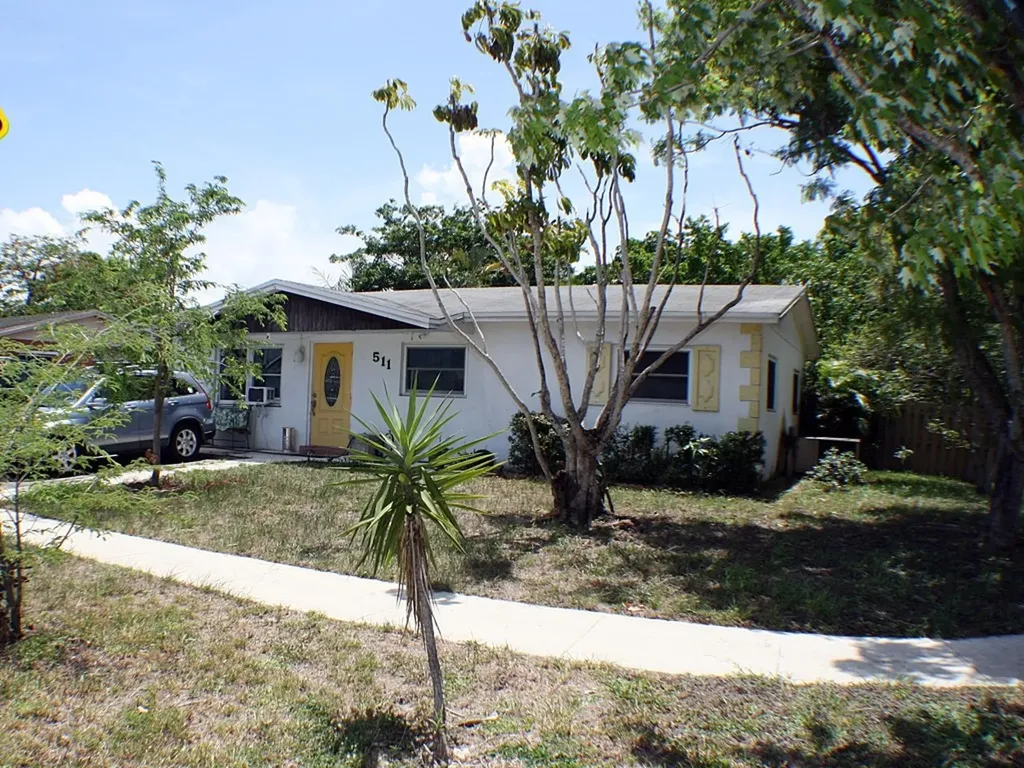 511 SW 72nd Avenue North Lauderdale FL 33068