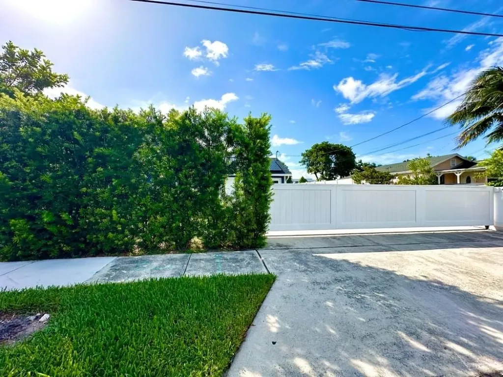 2135 Dock Street West Palm Beach FL 33401