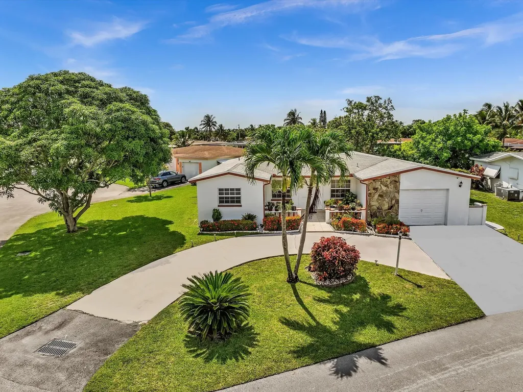4220 NW 49th Avenue Lauderdale Lakes FL 33319