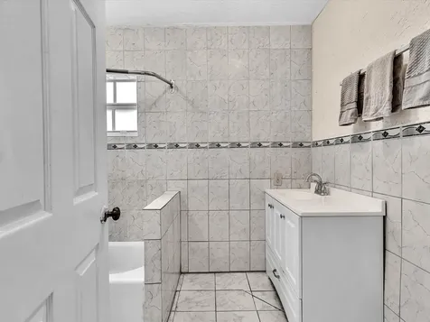 4220 NW 49th Avenue Lauderdale Lakes FL 33319