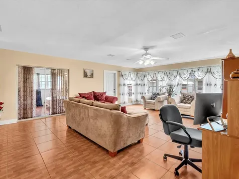 4220 NW 49th Avenue Lauderdale Lakes FL 33319