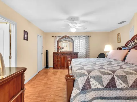 4220 NW 49th Avenue Lauderdale Lakes FL 33319