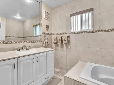 4220 NW 49th Avenue Lauderdale Lakes FL 33319