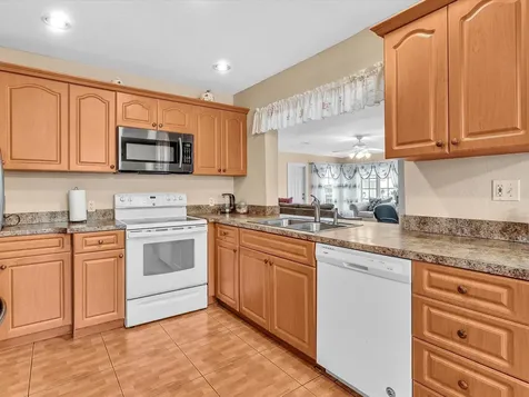 4220 NW 49th Avenue Lauderdale Lakes FL 33319