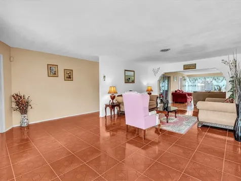 4220 NW 49th Avenue Lauderdale Lakes FL 33319