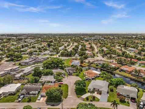 4220 NW 49th Avenue Lauderdale Lakes FL 33319