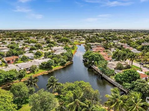 4220 NW 49th Avenue Lauderdale Lakes FL 33319