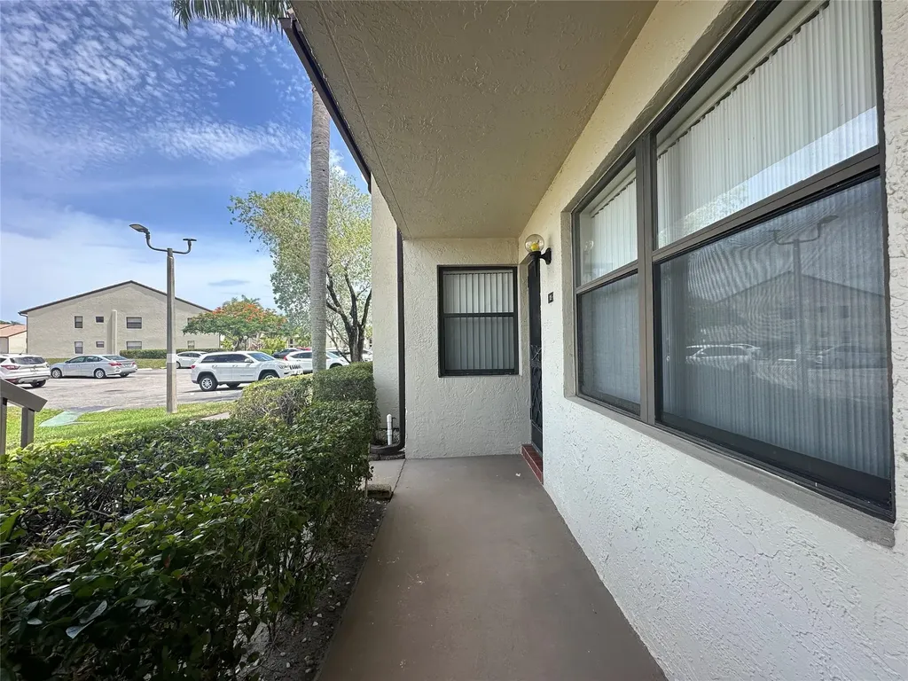 7673 Tahiti Lane Lake Worth FL 33467