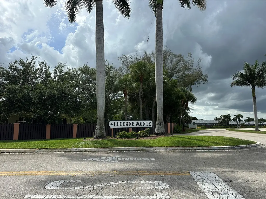 7673 Tahiti Lane Lake Worth FL 33467