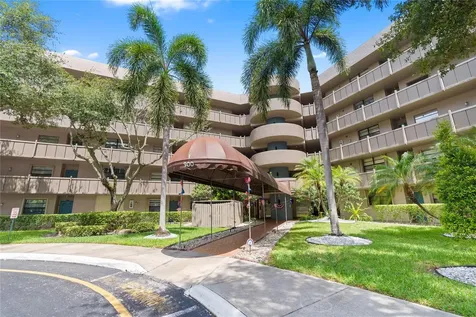 900 Colony Point Circle Pembroke Pines FL 33026