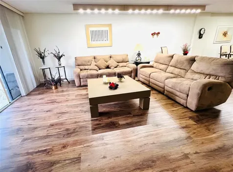 800 NE 195th Street Miami FL 33179