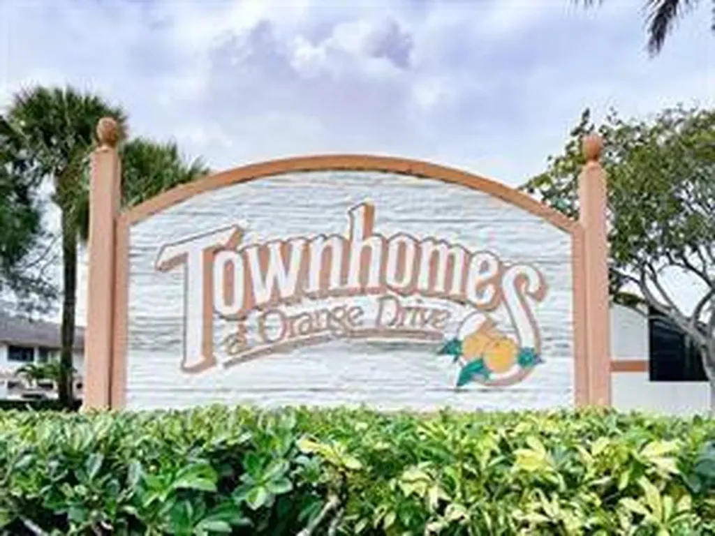 7125 SW 42nd Place Davie FL 33314